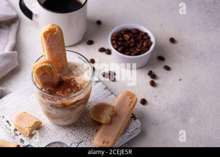 Crème glacée tiramisu. Dessert italien Banque D'Images