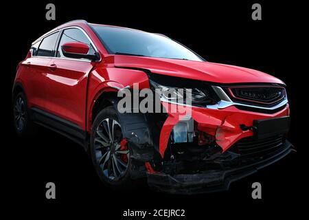 voiture après un accident sur fond noir Banque D'Images