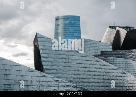 BILBAO, ESPAGNE, - 16 MARS 2018 : vue extérieure du musée Guggenheim Banque D'Images