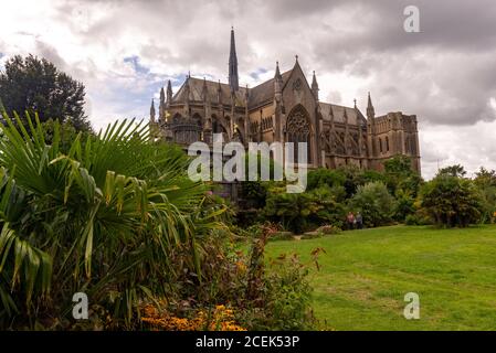 Cathédrale d'Arundel vue depuis le parc du château d'Arundel, West Sussex, Angleterre, Royaume-Uni Banque D'Images