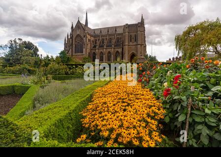 Cathédrale d'Arundel vue depuis le parc du château d'Arundel, West Sussex, Angleterre, Royaume-Uni Banque D'Images