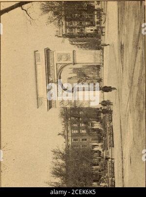 . Comment connaître la ville de New York : un guide fiable et pratique, ayant son point de départ à l'hôtel Grand Union, juste en face du dépôt Grand Central. la statue ze de H. K. Browne, a été érigée en 1868, sur Union Square, par abonnement populaire. Mazzini, un buste héroïque en bronze du libérateur italien, a été pris en compte dans 1S7S, dans le parc Cemral, par les New-Yorkais italiens. Le professeur S. F. B. Morse possède une statue de bronze, érigée par la Tele-graph Operators Association en 1871 à Central Park, près de West 73dStreet. Il était présent à son dévouement, mais il mourut l'année suivante. Le Pilgrim, une image Banque D'Images