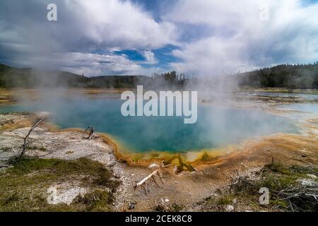 Piscine Black Diamond dans le bassin Biscuit, parc Yellowstone Banque D'Images