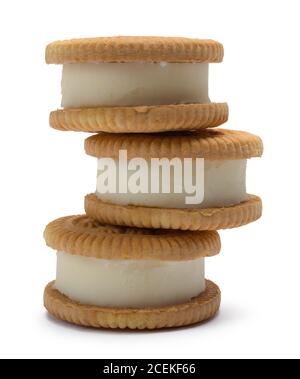 Trois biscuits de sandwhich de vanille empilés isolés sur blanc. Banque D'Images