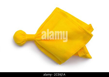 Drapeau de pénalité jaune de football vue du dessus isolé sur blanc. Banque D'Images
