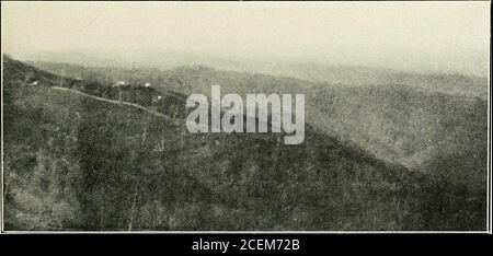 . Le comté de Raleigh et les parties ouest des comtés de Mercer et Summers. PLAQUE XXIV(a).—Flattop Mountain près d'Egeria. PLAQUE XXIV(b).—vue de Flattop Mountain près de Bluff Mountain. ÉTUDE GÉOLOGIQUE DE LA VIRGINIE-OCCIDENTALE. 553 de ce ruisseau et s'élève au sud un peu plus vite que le lit du ruisseau. Un certain nombre d'ouvertures ont été inaugurées le long du ruisseau Piney à partir de l'embouchure du ruisseau Bowyer sud, comme suit : New River Company Prospect—No 489 sur la carte II Sur le côté nord de Bowyer Creek, à 0.6 milles à l'est de son embouchure; FireCreek Coal; élévation, 2430 L.; buttes, N. 30° O.; faces, N. 60° E.; conduite à 20 pieds; s Banque D'Images