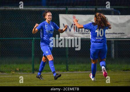 Gwen Duijsters (13) marque 1-1 et célèbre lors d'un match de football féminin entre KRC Genk Ladies et Sporting Charleroi le premier jour de match de la saison 2020 - 2021 de la Superligue des femmes belges , vendredi 28 août 2020 à Genk , Belgique . PHOTO SPORTPIX.BE | SPP | STIJN AUDOOREN Stijn Audooren | Sportpix.be | S Banque D'Images