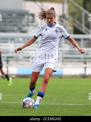 Aalst, Belgique. 29 août 2020. Marie Minnaert de Brugge (13) avec le ballon lors d'un match de football féminin entre Eendracht Aalst et Dames Club Brugge YLA le premier jour de match de la saison 2020 - 2021 de la Superligue des femmes belges, vendredi 28 août 2020 à Aalst, Belgique . PHOTO SPORTPIX.BE | SPP | SEVIL OKTEM Swal Oktem | Sportpix.be | SPP Credit: SPP Sport Press photo. /Alamy Live News Banque D'Images