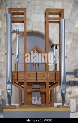 31 août 2020, Saxe-Anhalt, Halberstadt : l'orgue de la Fondation d'orgue John cage Halberstadt à l'intérieur de l'église Burchardi. L'orgue joue sans interruption la pièce musicale 'ORGAN2/ASLSP' de John cage depuis 2001. Il est dit à durer 639 ans. Le samedi 5 septembre 2020, le 14ème changement sonore du projet d'art d'orgue de John cage Halberstadt est prévu. En plus des cinq tuyaux précédents c'(16'), des'(16'), dis', ais' et e'', il y aura deux nouveaux tuyaux g pointés et e. Le prochain son durera jusqu'au 5 février 2022, quand le g Sharp disparaîtra de nouveau. Si tout Banque D'Images