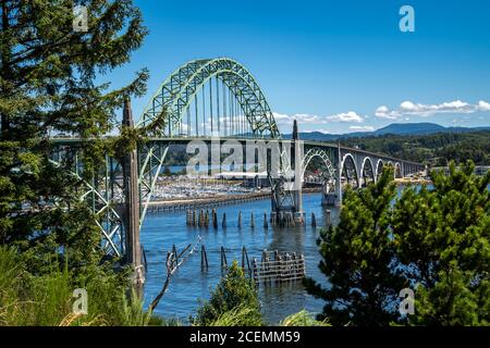 Yaquina Bay Bridge à Newport, Oregon, le long de l'US Highway 101 Banque D'Images