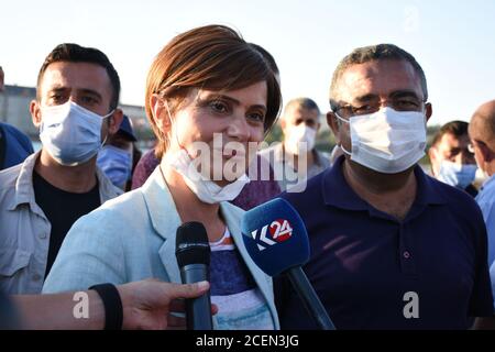 Istanbul, Turquie. 1er septembre 2020. Parti républicain du peuple (CHP) Président d'Istanbul Canan Kaftancioglu (C) participant à un rassemblement de la chaîne de la paix mondiale à Istanbul, Turquie, 01 septembre 2020. (Photo par Dilara Acikgoz/INA photo Agency) crédit: SIPA USA/Alay Live News Banque D'Images