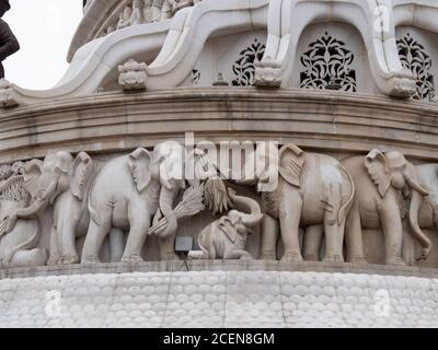 AMRITSAR, INDE - 18 MARS 2019 : gros plan des éléphants sur la statue de maharaja ranjit singh à amritsar Banque D'Images
