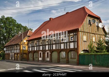 Maisons de tisserands à colombages de Lusatien à Bogatynia, dans la région de Basse-Silésie, en Pologne Banque D'Images