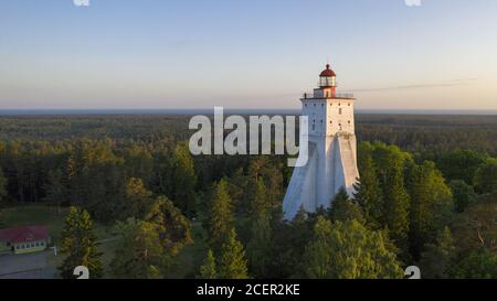 Vue aérienne du vieux phare historique de Kopu en Estonie Banque D'Images