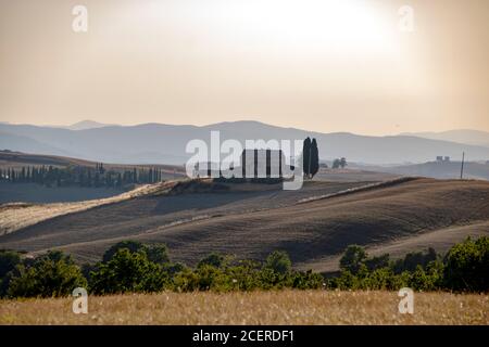 À San Quirico d'Orcia - Italie - le 2020 août - Paysage de la campagne toscane et val d'Orcia en été Banque D'Images