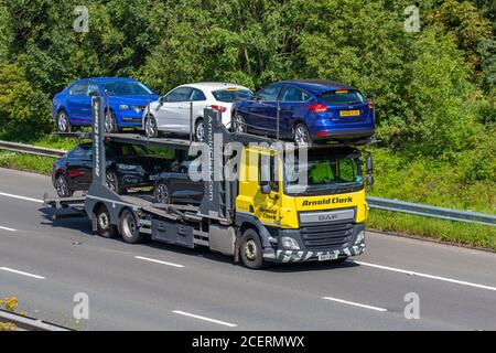 Transport de voitures Arnold Clark ; camions de livraison de gros poids sur autoroute, transport, camion, collecte et livraisons, transport, camion, fret spécial, véhicule DAF, livraison, transport, industrie, fret sur la M6 à Preston, Royaume-Uni Banque D'Images