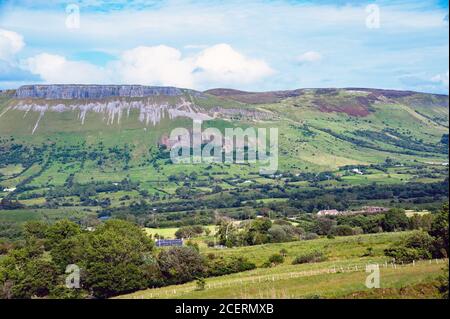 Vue sur les collines de Keeloges 452m , Dartry Mountains , Co. Leitrim, Irlande Banque D'Images