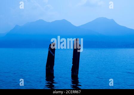 Lago Maggiore à l'heure bleue, vu de Verbania Banque D'Images