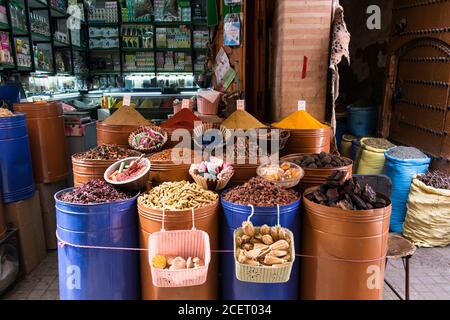 Spice Market, ouvert seulement un jour par semaine, dans le quartier juif traditionnel. Marrakech, Banque D'Images