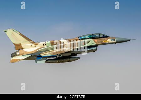 Force aérienne israélienne (IAF) F-16I avion de chasse en vol -- l'équipe d'édition du portail a sélectionné cette image pour Photolibrary RM. Banque D'Images