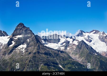 Magnifique paysage de montagne, Dombay, Karachay-Cherkessia, vue d'en haut Banque D'Images