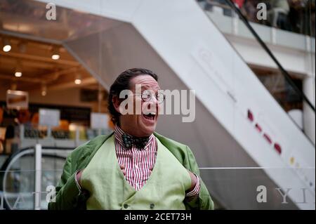 Photo Archive, Italie. 02 septembre 2020. Conférence de presse pour l'initiative Eataly adopte une flèche de la cathédrale de Milan avec Philippe Daverio (Duilio Piaggesi/Fotogramma, Milan - 2016-06-17) ps la photo peut être utilisée en respectant le contexte dans lequel elle a été prise, Et sans l'intention diffamatoire du décorum des personnes représentées (Duilio Piaggesi/Fotogramma, photo Archive - 2020-09-02) p.s. la foto e' utilizzabile nel rispetto del contento in cui e' stata scattata, e senza intento Alamatamy del decoro delle persone rapresentate photo Agency: Live photo Agency Banque D'Images