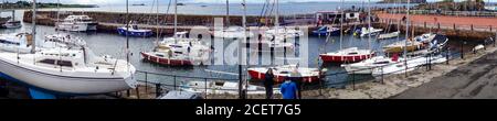 Bateaux amarrés dans le port de Berwick Nord, Lothian est Banque D'Images