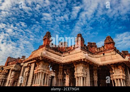 temple de vithala ruines de hampi art antique de pierre d'angle unique image est prise à hampi karnataka inde. La structure la plus impressionnante de Hampi, elle est Banque D'Images