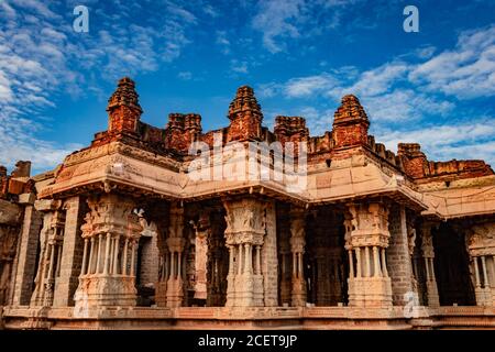 temple de vithala ruines de hampi art antique de pierre d'angle unique image est prise à hampi karnataka inde. La structure la plus impressionnante de Hampi, elle est Banque D'Images