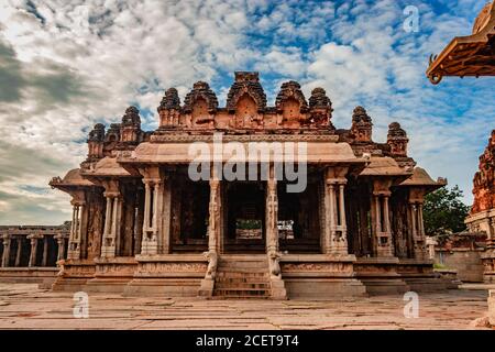 temple de vithala ruines de hampi art antique de pierre d'angle unique image est prise à hampi karnataka inde. La structure la plus impressionnante de Hampi, elle est Banque D'Images