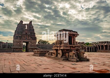 temple de vithala ruines de hampi art antique de pierre d'angle unique image est prise à hampi karnataka inde. La structure la plus impressionnante de Hampi, elle est Banque D'Images