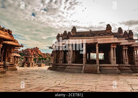 temple de vithala ruines de hampi art antique de pierre d'angle unique image est prise à hampi karnataka inde. La structure la plus impressionnante de Hampi, elle est Banque D'Images