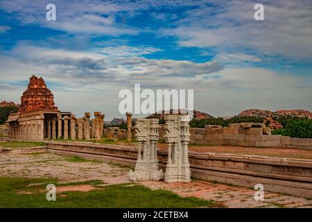 temple de vithala ruines de hampi art antique de pierre d'angle unique image est prise à hampi karnataka inde. La structure la plus impressionnante de Hampi, elle est Banque D'Images