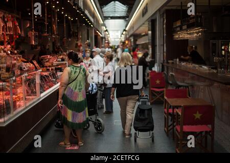 Barcelone, Espagne. 1er septembre 2020. Le marché de Sant Antoni (Mercat de Sant Antoni) est un marché historique qui vend une variété de produits, le marché a été conçu en 1882 par Antoni Rovira i Trias. Crédit : SOPA Images Limited/Alamy Live News Banque D'Images