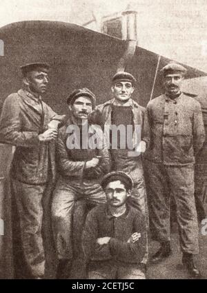 Un groupe de marins révolutionnaires français à Sébastopol. Photo de 1919. Deuxième en partant de la gauche - Leon Gure, l'un des leaders du soulèvement sur le cuirassé de la France. Banque D'Images