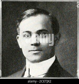 . Lawrence hier et aujourd'hui (1845-1918) une histoire concise de Lawrence Massachusetts - ses industries et ses institutions, les statistiques municipales et une variété d'informations concernant la ville. WILLIAM A. WALSHPuKLic Bibliothécaire né à Boston en juillet 11. 1868. Hepas a fait ses études dans les pulilicschools de Boston et au Boston College. Fora nombre d'années il a été un officerat de la Boston public Library. En mai 1901, il a été élu Lilirirarianat, le Lilliraire public du Lawrence, succédant à Frederick H. hedge. Pendant son administration, le bâtiment de la bibliothèque principale a été agrandiseet trois stations de livraison ont beenestabl Banque D'Images