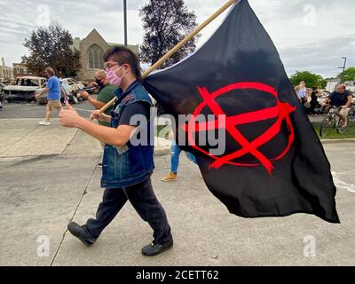 Kenosha, Wisconsin, États-Unis. 1er septembre 2020. L'anarchiste au rassemblement de Trump pour la visite de Trump à Kenosha, WI Credit: Amy Katz/ZUMA Wire/Alamy Live News Banque D'Images