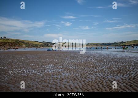 Plage de Bigbury-on-Sea surplombant Burgh Island, région d'une beauté naturelle exceptionnelle, côte sud-ouest du Devon, Angleterre, Royaume-Uni Banque D'Images
