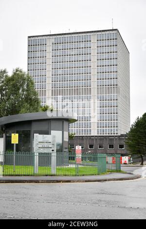 L'entrée des visiteurs à l'Office de délivrance de permis de conduire (DVLA) de Swansea, dans le cadre d'une poussée du gouvernement pour que les fonctionnaires mènent de l'avant et reviennent à leur bureau alors que Downing Street cherche à encourager les gens à retourner sur le lieu de travail maintenant que les écoles ont rouvert. Banque D'Images