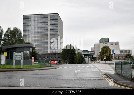 L'entrée des visiteurs à l'Office de délivrance de permis de conduire (DVLA) de Swansea, dans le cadre d'une poussée du gouvernement pour que les fonctionnaires mènent de l'avant et reviennent à leur bureau alors que Downing Street cherche à encourager les gens à retourner sur le lieu de travail maintenant que les écoles ont rouvert. Banque D'Images