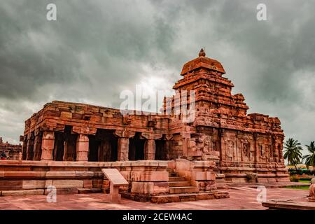 sangameshwara temple pattadakal art de pierre à couper le souffle de différents angles avec ciel spectaculaire. C'est l'un des sites et complexes du patrimoine mondial de l'UNESCO Banque D'Images
