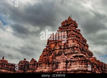 sangameshwara temple pattadakal art de pierre à couper le souffle de différents angles avec ciel spectaculaire. C'est l'un des sites et complexes du patrimoine mondial de l'UNESCO Banque D'Images