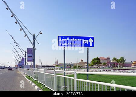 DOHA, QATAR -12 DEC 2019- vue du signe du métro du Qatar, un nouveau système de transit rapide à Doha, Qatar. Banque D'Images