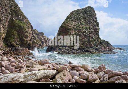 Une pile de mer aux Bullers de Buchan près de la Ville de Peterhead Aberdeenshire Ecosse Banque D'Images