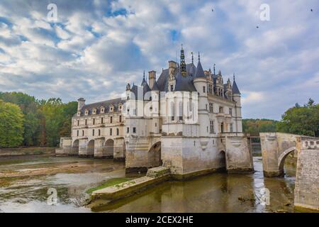 Vue au lever du soleil sur le château de Chenonceau, dans la vallée de la Loire, en France. Banque D'Images