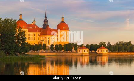 Château de Moritzburg (en allemand : Schloss Moritzburg) ou Moritzburg Palace est un palais baroque de Moritzburg, dans l'état allemand de Saxe, environ 13 kilomet Banque D'Images