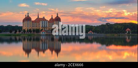 Château de Moritzburg (en allemand : Schloss Moritzburg) ou Moritzburg Palace est un palais baroque de Moritzburg, dans l'état allemand de Saxe, environ 13 kilomet Banque D'Images