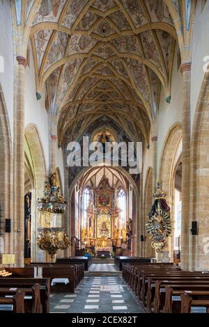 Maria Saal, Propstei- und Wallfahrtskirche Mariae Himmelfahrt, Blick nach Osten Banque D'Images