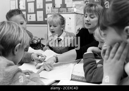 Debbie O’Rourke, enseignante stagiaire à la Highbury First and Middle School de Portsmouth. 02 avril 1993. Photo: Neil Turner Banque D'Images