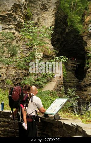 Personnes visitant le parc national de Watkins Glen à NY, États-Unis Banque D'Images